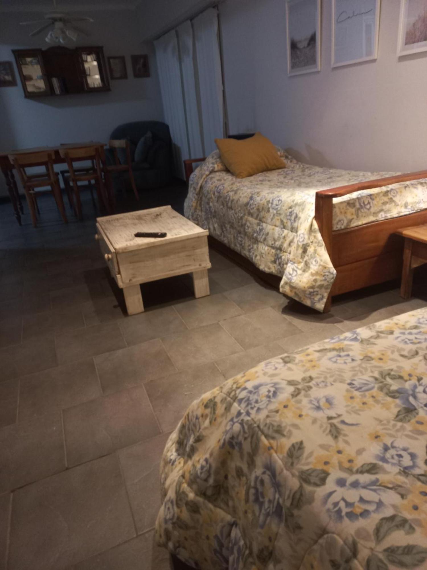 La Biblioteca Lägenhet Olavarría Rum bild
